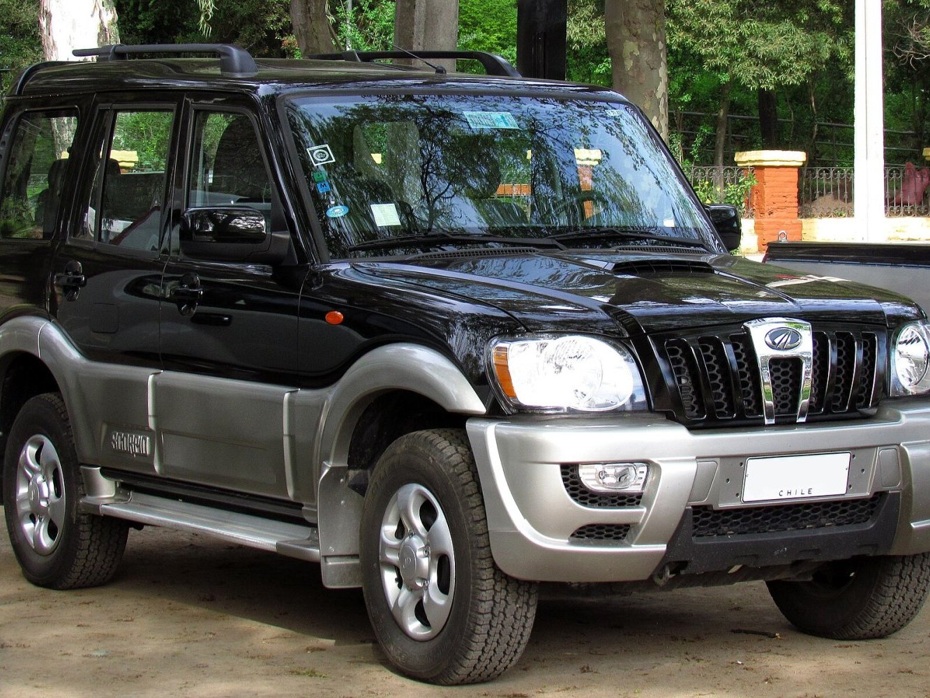 Mahindra Scorpio S11
